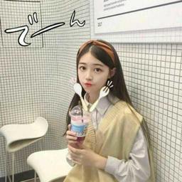逆光下的小女孩