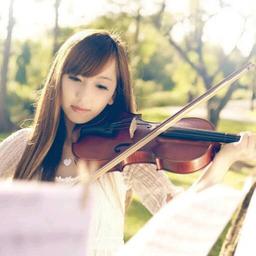 恬静优美的小提琴女孩